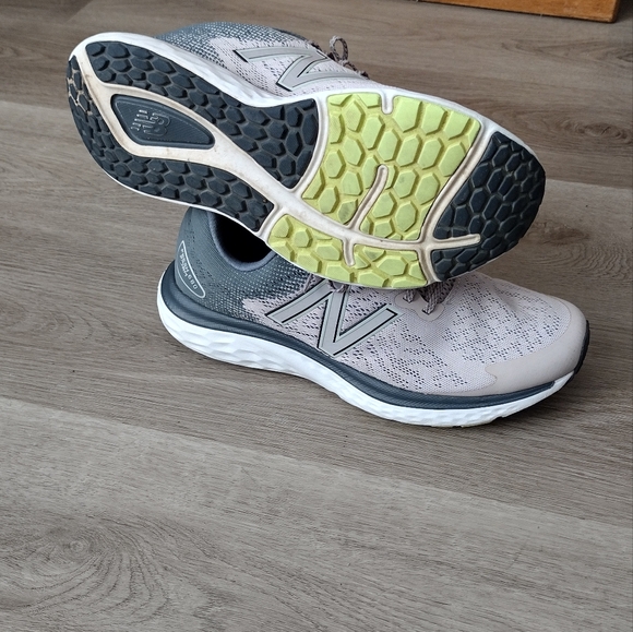 Men's New Balance Fresh Foam 680. Size 9.5 - Picture 6 of 9